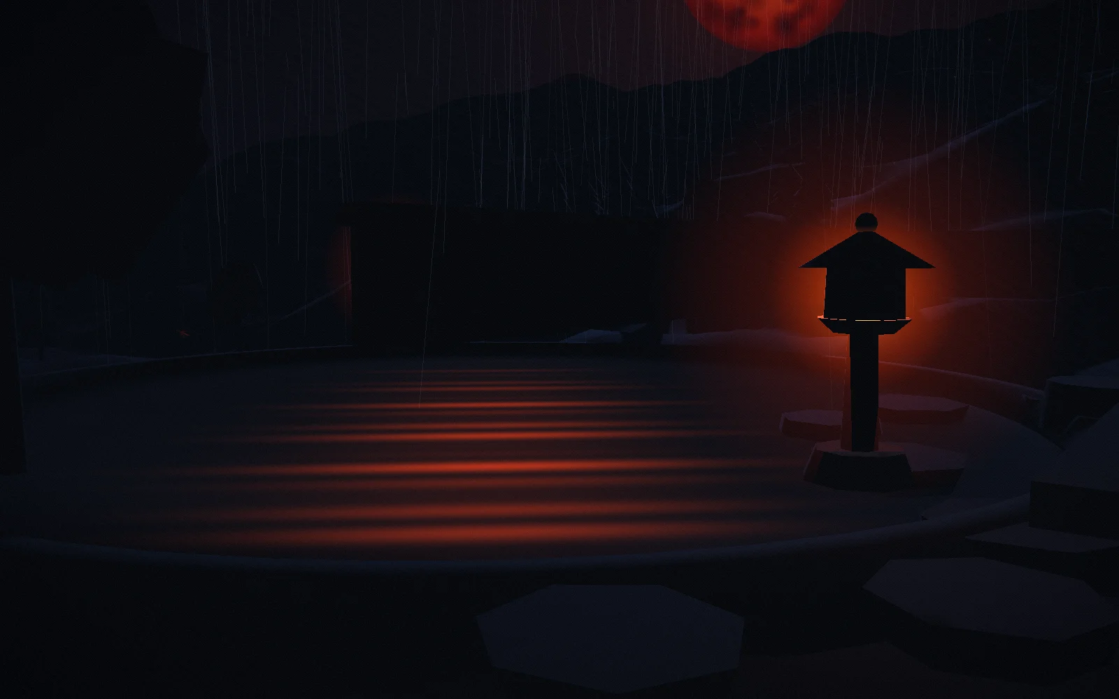 Un estanque negro y quieto que sostiene una columna rota de luz de luna anaranjada, con un farol de piedra encendido en la orilla opuesta.